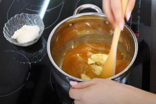 Klasický medový koláč s kondenzovaným mliekom - recept krok za krokom Klasický medový koláč s kondenzovaným mliekom - recept krok za krokom