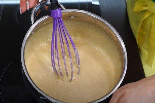 Klasický medový koláč s kondenzovaným mliekom - recept krok za krokom Klasický medový koláč s kondenzovaným mliekom - recept krok za krokom