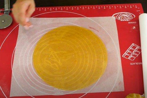 Klasický medový koláč s kondenzovaným mliekom - recept krok za krokom Klasický medový koláč s kondenzovaným mliekom - recept krok za krokom