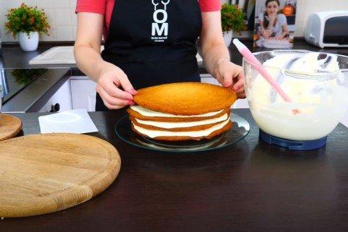 Klasický medový koláč s tekutými koláčmi - recept krok za krokom Klasický medový koláč s tekutými koláčmi - recept krok za krokom