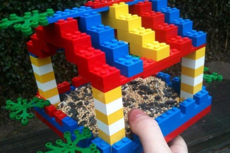 Kutilské kŕmidlá pre vtáky Lego Kutilské kŕmidlá pre vtáky Lego