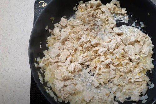 Viacvrstvové kura s niekoľkými druhmi náplne - recept krok za krokom Viacvrstvové kura s niekoľkými druhmi náplne - recept krok za krokom