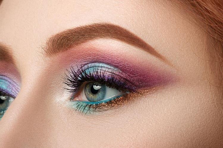V čom je make -up pre modré oči iný? V čom je make -up pre modré oči iný?