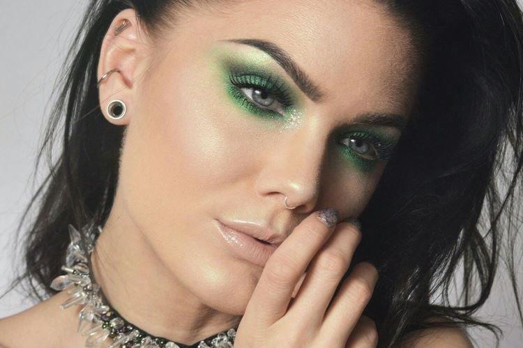 V čom je make -up pre zelené oči iný? V čom je make -up pre zelené oči iný?