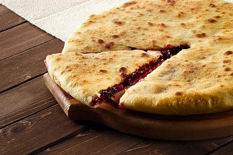 Osetský koláč s čerešňami a vlašskými orechmi - recepty Osetský koláč s čerešňami a vlašskými orechmi - recepty
