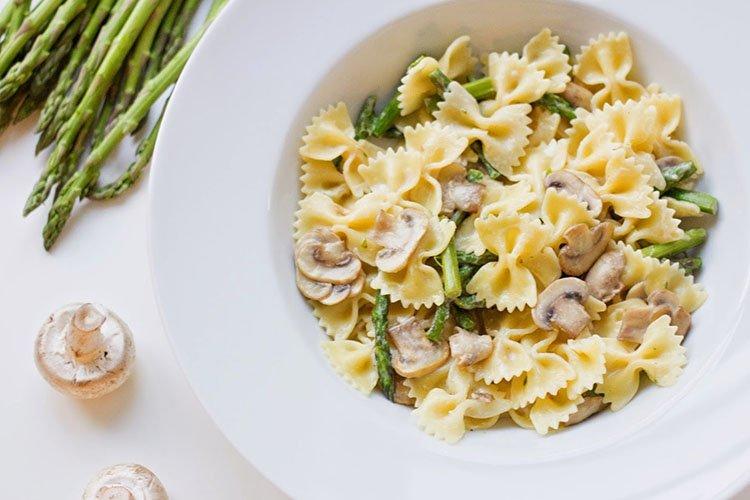 Cestoviny Farfalle s hubami - recepty Cestoviny Farfalle s hubami - recepty