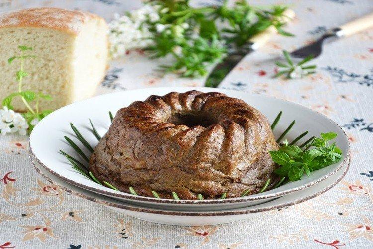 Pečienkový koláč s rumom a hrozienkami - recepty Pečienkový koláč s rumom a hrozienkami - recepty