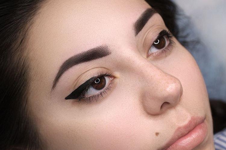 Ako dlho trvá permanentný make -up obočia? Ako dlho trvá permanentný make -up obočia?