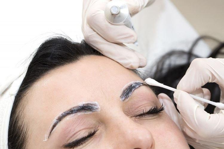 Starostlivosť o obočie - permanentný make -up obočia Starostlivosť o obočie - permanentný make -up obočia
