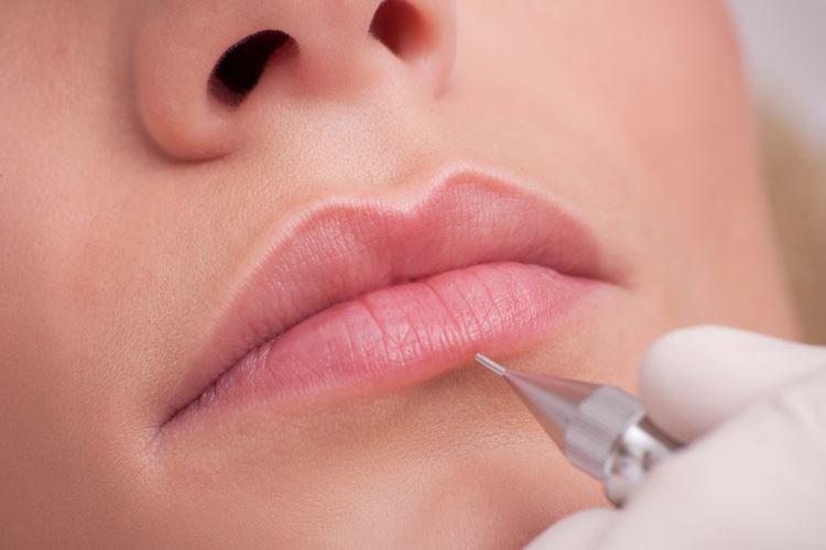 Čo sa stane s vašimi perami - permanentný make -up na pery Čo sa stane s vašimi perami - permanentný make -up na pery