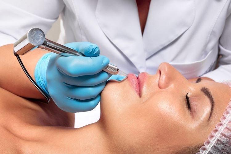 Starostlivosť o pery - Permanentný make -up na pery Starostlivosť o pery - Permanentný make -up na pery