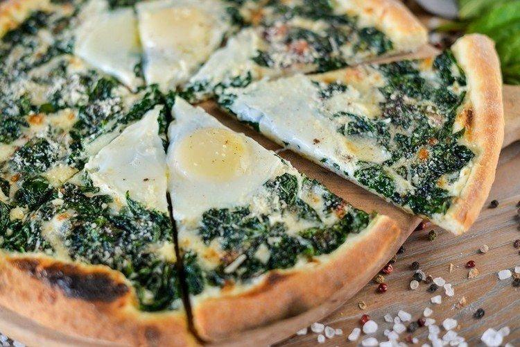Pizza na kyslej smotane so špenátom - recept na pizzu v rúre doma Pizza na kyslej smotane so špenátom - recept na pizzu v rúre doma