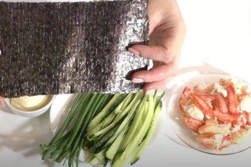 Roll California s krabom doma - recept krok za krokom Roll California s krabom doma - recept krok za krokom