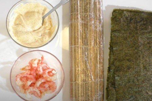 Pikantná rolka s krevetami doma - recept krok za krokom Pikantná rolka s krevetami doma - recept krok za krokom