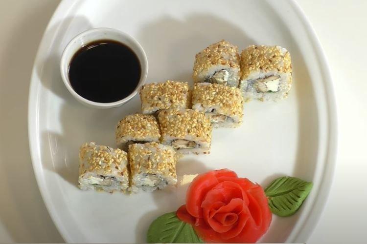 Rolka s kuracím mäsom a sezamom doma - recept krok za krokom s fotografiou Rolka s kuracím mäsom a sezamom doma - recept krok za krokom s fotografiou