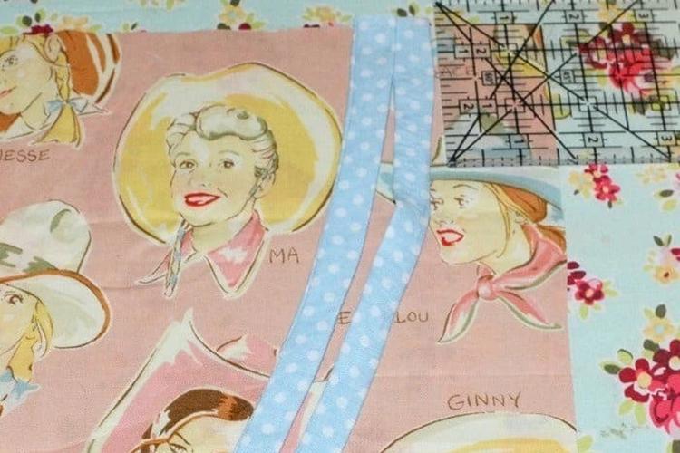 Vankúše s gombíkmi na stoličkách - Remeslá pre domácnosť Vankúše s gombíkmi na stoličkách - Remeslá pre domácnosť