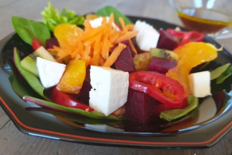 Šalát s repou, kivi a feta - recepty Šalát s repou, kivi a feta - recepty