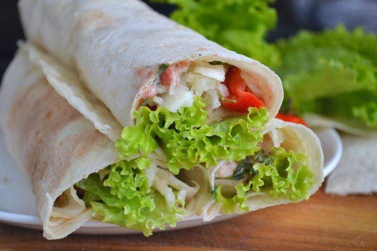 Shawarma s kuracím mäsom a nakladanými uhorkami doma - recepty Shawarma s kuracím mäsom a nakladanými uhorkami doma - recepty