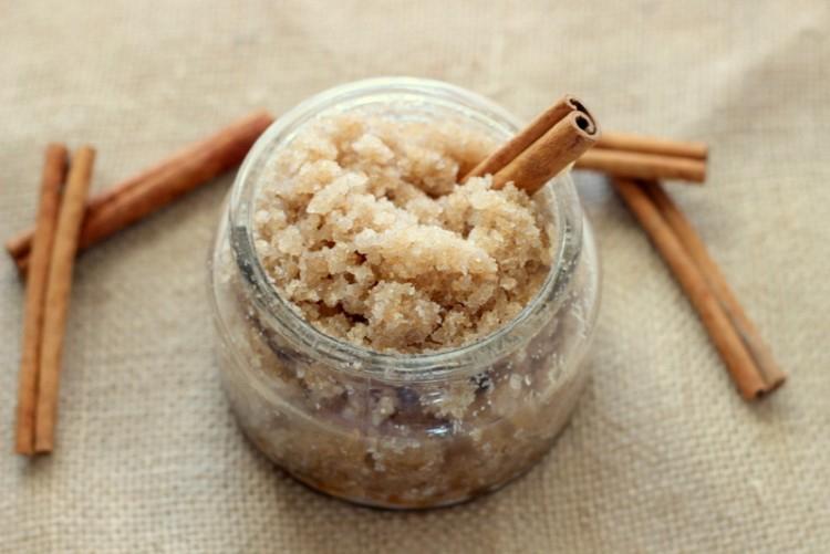 Domáci peeling na pokožku hlavy: 15 najlepších receptov pre domácich majstrov Domáci peeling na pokožku hlavy: 15 najlepších receptov pre domácich majstrov
