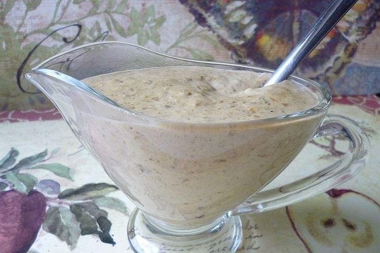 Kyslá smotanová omáčka s hubami - recepty Kyslá smotanová omáčka s hubami - recepty