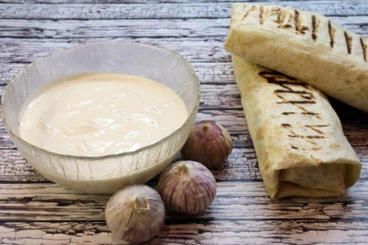 Jogurtová omáčka shawarma - recepty doma Jogurtová omáčka shawarma - recepty doma