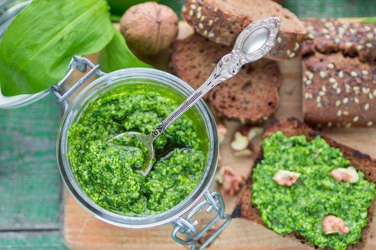 Omáčka pesto z divokého cesnaku - recepty doma Omáčka pesto z divokého cesnaku - recepty doma