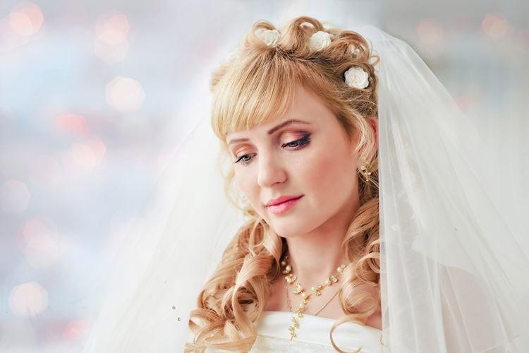 Účes princeznej s ofinou - svadobné účesy pre dlhé vlasy Účes princeznej s ofinou - svadobné účesy pre dlhé vlasy