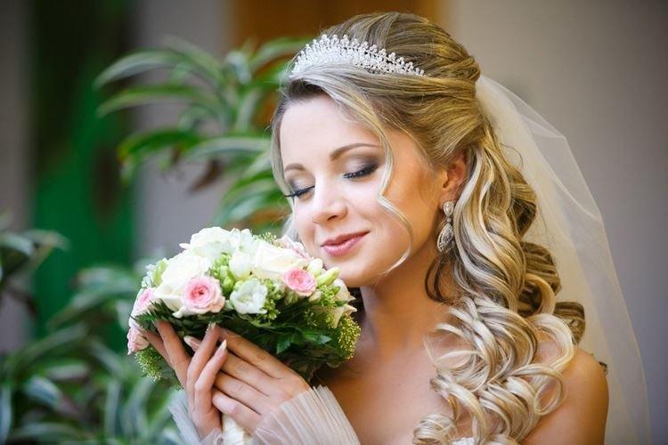 Malvinka so závojom - Svadobné účesy pre dlhé vlasy Malvinka so závojom - Svadobné účesy pre dlhé vlasy