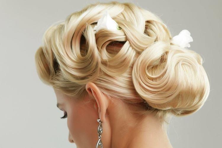 Fancy Waves - svadobné účesy pre stredné vlasy Fancy Waves - svadobné účesy pre stredné vlasy