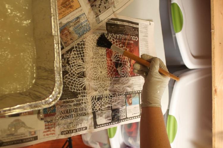 Plafond na luster vyrobený z pletených obrúskov vlastnými rukami Plafond na luster vyrobený z pletených obrúskov vlastnými rukami