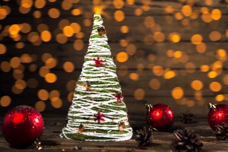 Sapin de Noël DIY en fils : 8 idées intéressantes (photo)