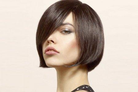 Bob-caret haircut 2021: fashionable ideas and styling methods (photo)