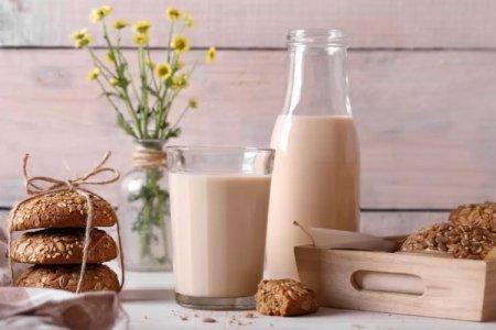 Comment faire du lait cuit maison sur la cuisinière, au four, dans une mijoteuse