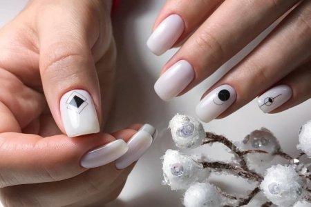 White manicure 2021: fashion trends and beautiful ideas (50 photos)