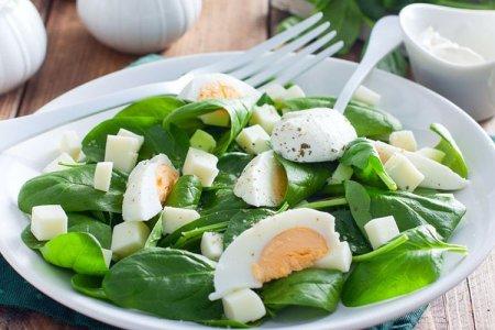 20 delicious and healthy spinach salad recipes