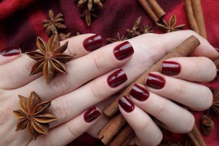 Burgundy manicure 2021: fashion trends and beautiful ideas (50 photos)