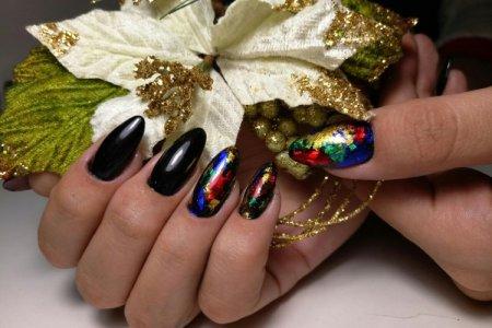 Foil manicure 2021: fashionable and beautiful ideas (photo)