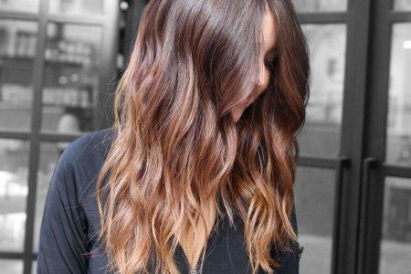 Balayage sur cheveux foncés : 60 idées de teintures stylées (photo)