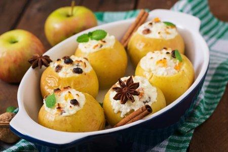 Oven baked apples: 15 simple and delicious recipes