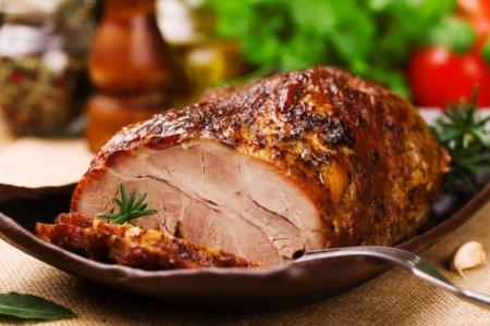 Oven-baked pork: 20 quick and delicious recipes