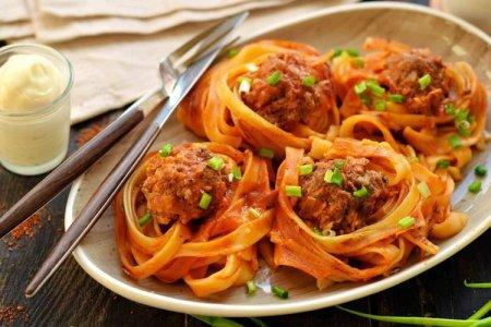 Minced meat nests in the oven: 10 hearty and delicious recipes