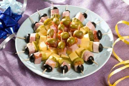 20 belles recettes de canapés en brochettes pour une table de fête