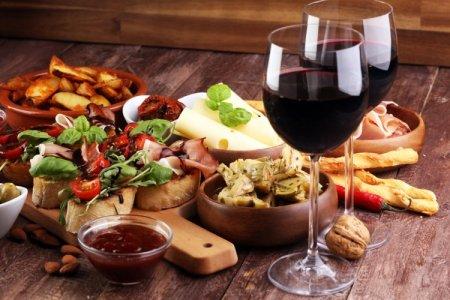 20 original wine snacks at home