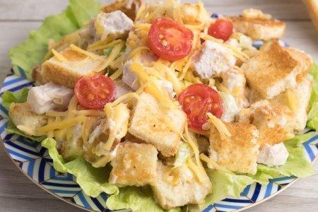 20 salades de poulet et de fromage qui égayeront n'importe quelle table