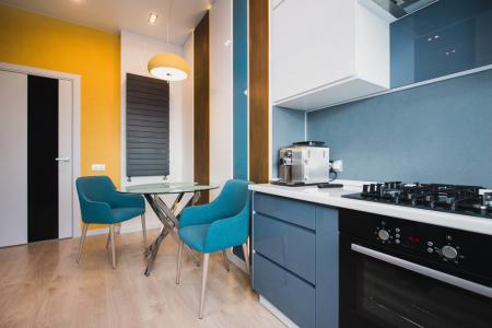 L'intérieur de l'appartement est de 77 m².