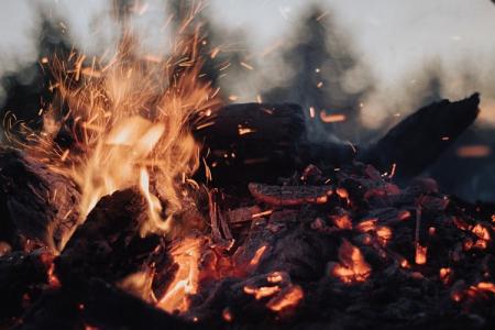 Pourquoi rêver d'un feu: interprétation du sommeil à partir d'un livre de rêves