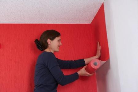 How to glue vinyl wallpaper: detailed instructions and tips