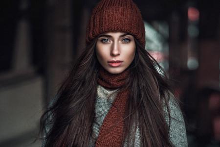 10 tips for keeping hair volume under a hat