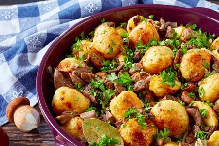 15 best recipes for potatoes with mushrooms in the oven