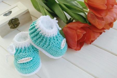 Chaussons au crochet pour nouveau-nés: 5 meilleurs modèles